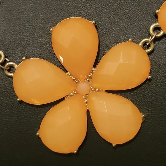 Estate Faceted Lucite Flower Necklace - Picture 3 of 4